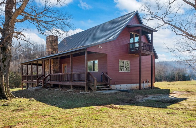 Secluded multi-family cabin w/firepit, close to Buffalo River