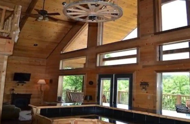 Seclusion! Whispering River Cabin near Broken Bow