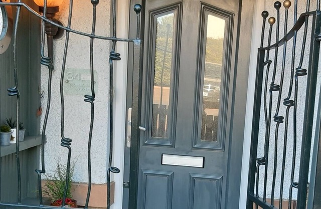 Second lounge opens into enclosed outside room ( Wi-fi , gas central heating