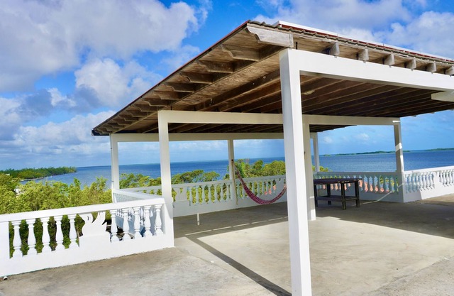 See Belize SUNROOM Sea View Suite, 3rd Floor, with POOL, DECKS, and ROOF TERRACE