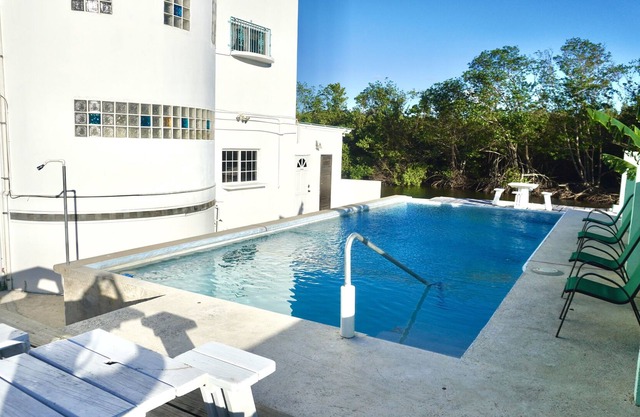 See Belize TRANQUIL Sea View 2nd Floor Studio with Pool and Overwater Deck