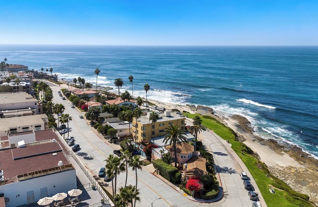 Seize the Day by Gather: 2BR Retreat w/Views & Parking