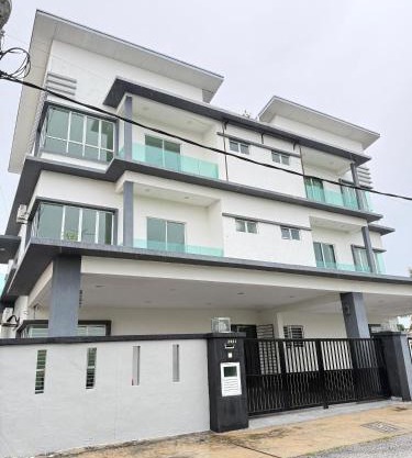 Sekinchan 2008 Homestay KaraokeBBQ 20pax 三层简约风名宿