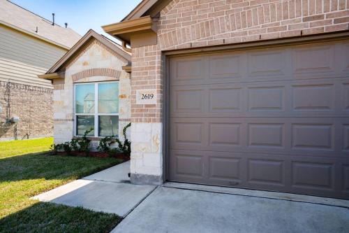 Select Exclusive Room in Fresno Texas