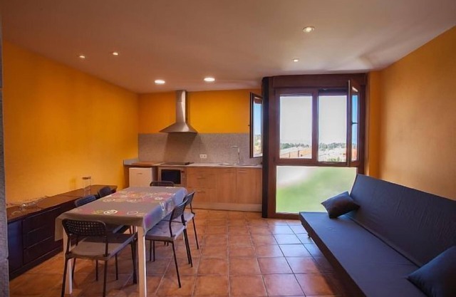 Self catering L'esquirol de L'esquirol for 6 people