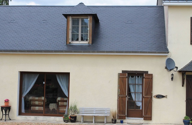 Self Catering, High End Specification Family Accomodation with shared Pool