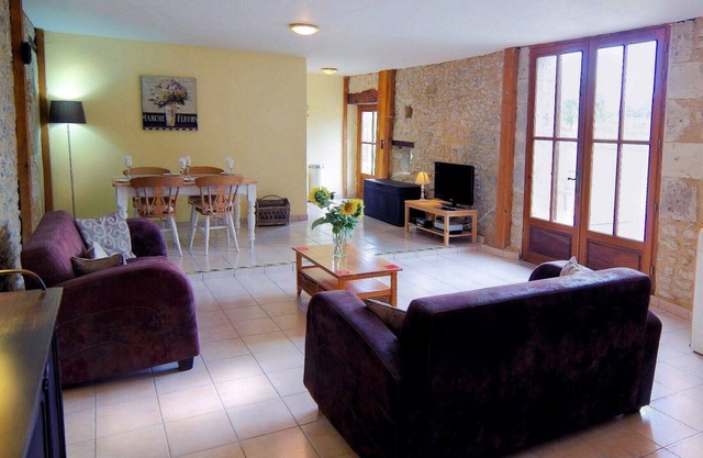 Self catering Holiday Gites with Wifi - Les Tournesols
