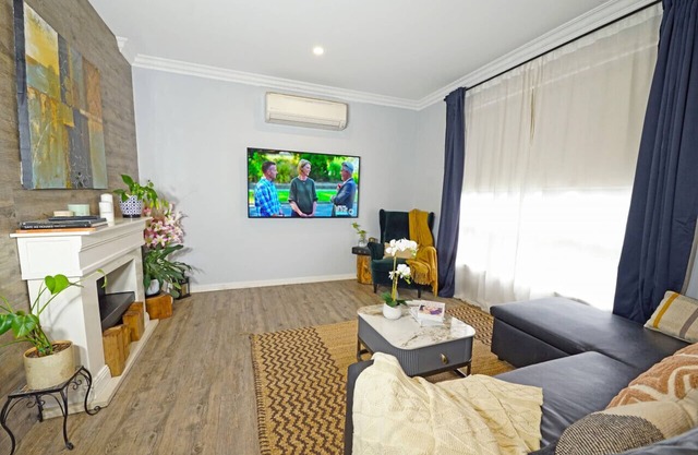 Self-contained Home 3BR Fawkner