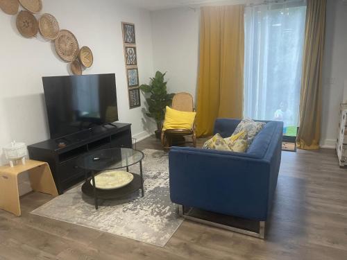 Self contained lower level 1 Bedroom apartment