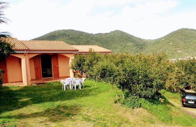 Semi-detached house surrounded by greenery with garden 10 min from the sea