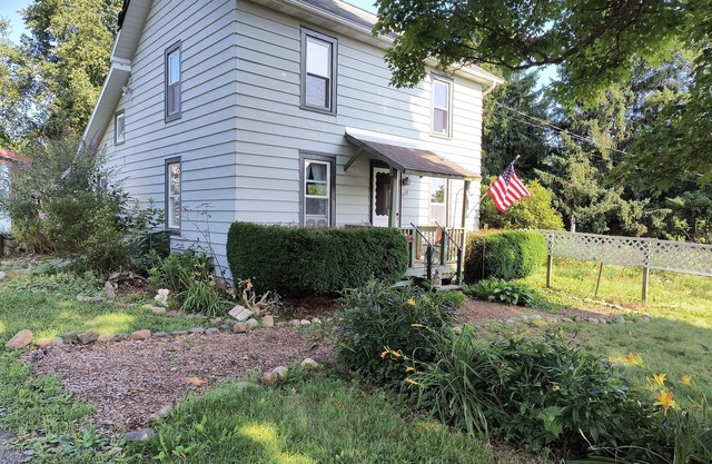 Serene 3 bdrm country home & gardens w/WiFi 20 min from Commons/IC/Cornell