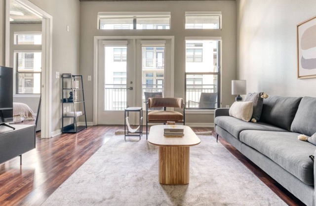 Serene Barton Springs 1BR w/ W/D, Gym & Pool, nr Town Lake, by Blueground