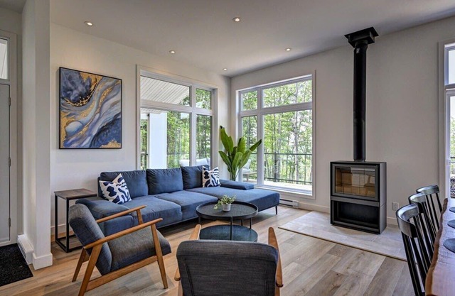 Serene Getaway, Hot Tub and Fireplace