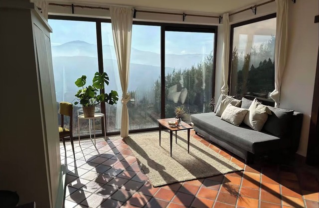 Serene Mountain View Retreat