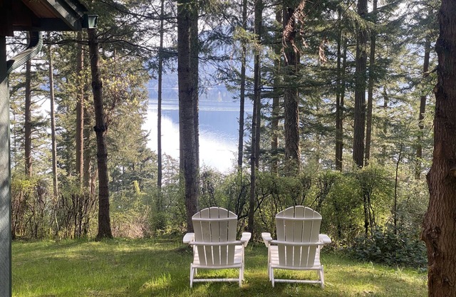 Serene Waterview Cabin at Laughing Moon Farm