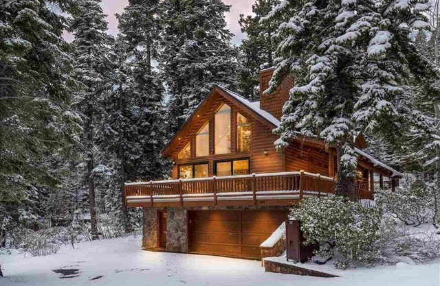 Serene Woodland Lodge in Carnelian Bay - Hot Tub