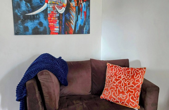 Serenity Apartment 2/bedroom apt in amazing Dar with WiFi, AC, generator