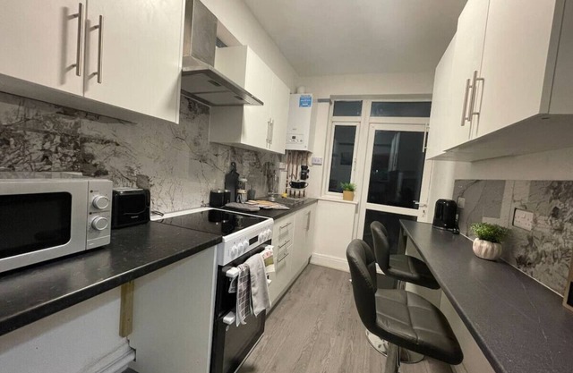 Serenity Luton Suite Near Mall