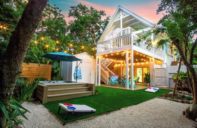 Serenity Oasis ~ Walk2Ocean, HotTub, Kayaks, Spa, Bikes!
