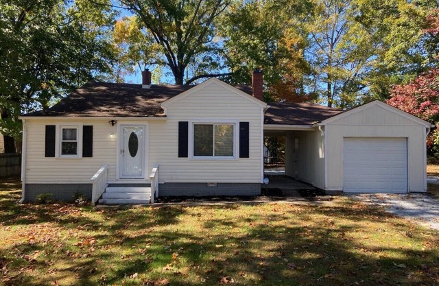 Serenity on over an acre easy access to 311/HPU