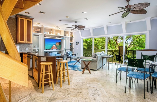 Serenity Retreat- 2/2 townhouse with pool and dock