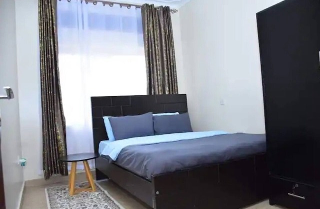 Serine cozy condo near the Malls