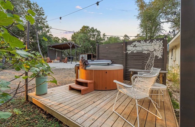 Shady Grove | Private Hot Tub Firepit Grill Dog Friendly