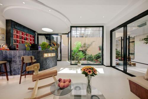 Shangri La cuckoo hotel