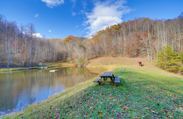 Shared Pond at Retreat in Rosedale!