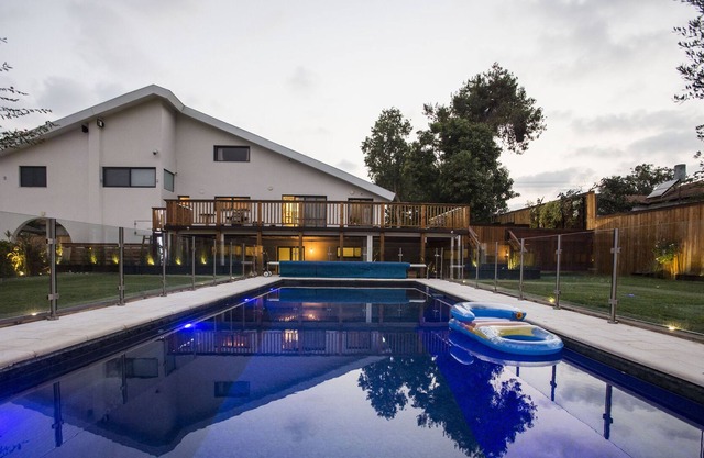 Shared property close to most cities up to 4 adults comfy pool sauna Hottub.