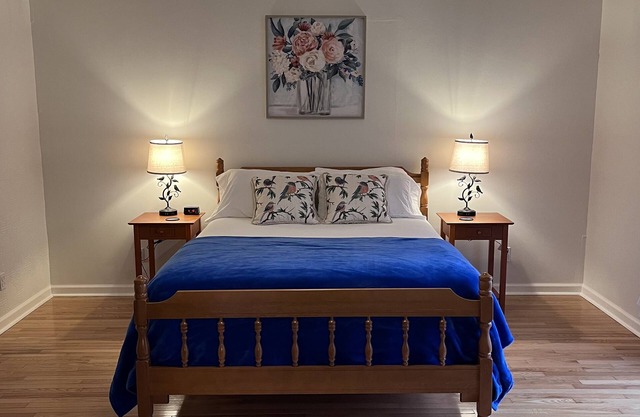 Shepherd’s View II: Cozy Retreat for 1-2 Guests in Duck, WV. Starlink availablen