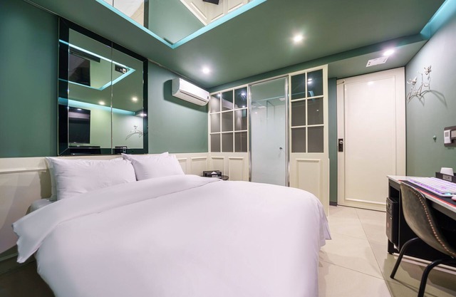Shinchon Wol Hotel