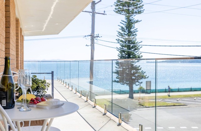 Shoal Towers 5, 11 Shoal Bay Rd - Air Conditioned, WiFi - fantastic location with water views