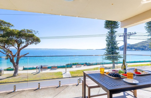 Shoal Towers, 6 -11 Shoal Bay Rd - Air Conditiong - Wifi - Stunning water views & perfect location
