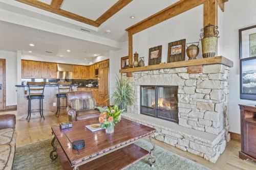 Shooting Star Lodge at Deer Valley Resort - Two Bedroom Residence #203 condo