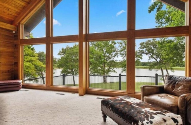 Shoreline Lodge on Private Lake