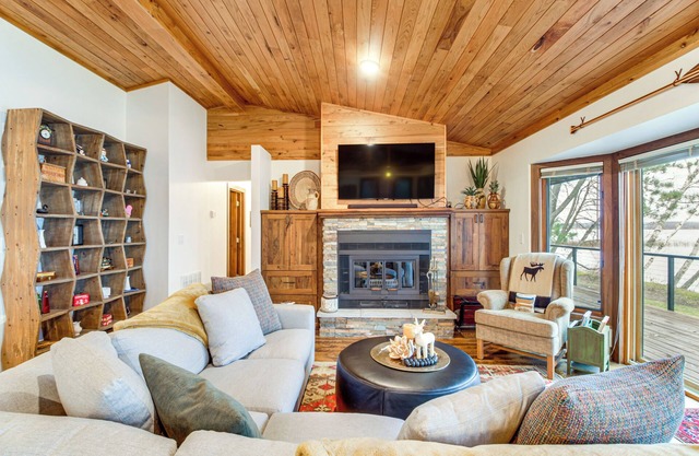 Short Drive to Itasca State Park - Waterfront Home