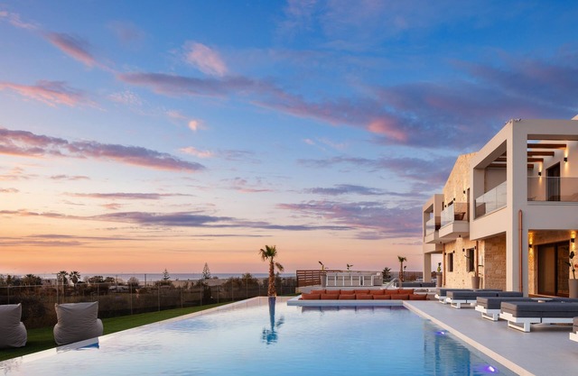 Short Walk to the Beach, 2 Pools for Groups & Families