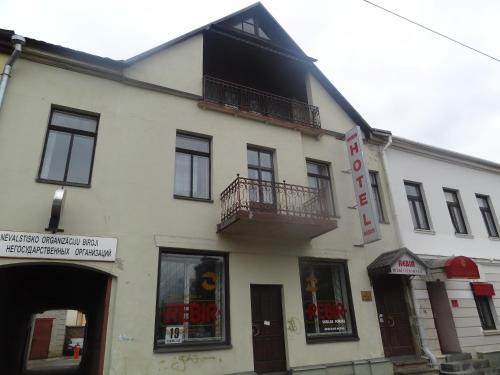 Sia Rebir D, Hotel Rebir
