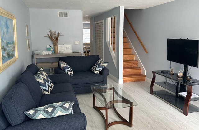 Siesta Beach House #312 Minute Walk to Beach