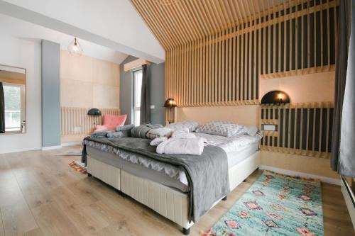 Signature Penthouse with jacuzzi and sauna and 4 bedrooms in Saint George Palace