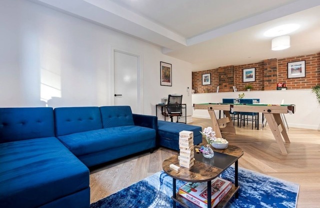 Signature Suite: City Centre| Pool Table