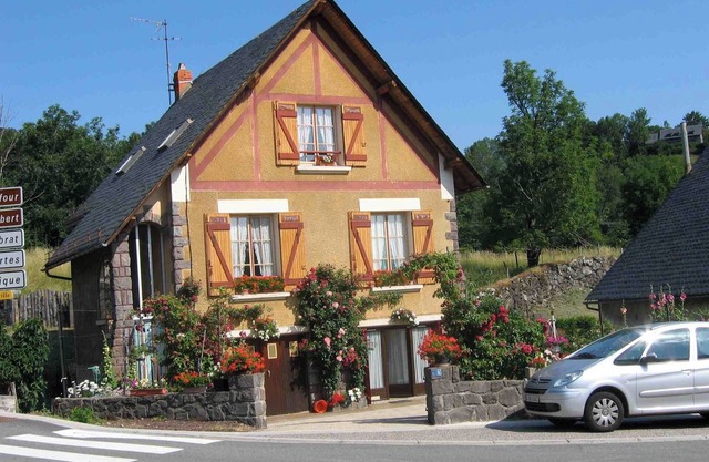 SIMPLE GITE in CITE MEDIEVALE to VISIT, HIKE, SKI at your own pace