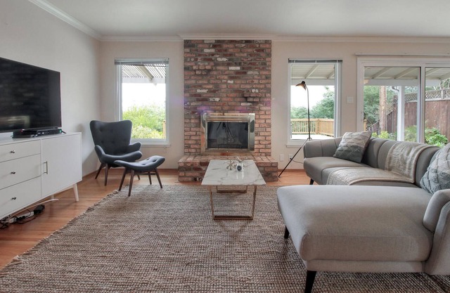 Single-Family 3BR Home in Redwood City Near Dtwn