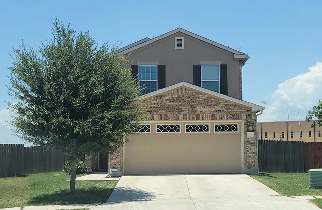 Single Family House, minutes away from shopping and Randolph area