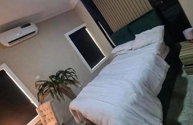 Single room Ikota Villa