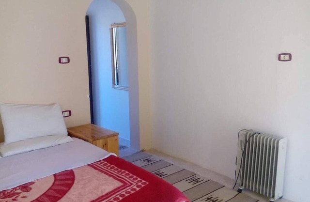 Single Room with Private Bathroomn