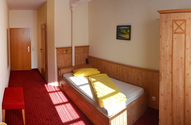 Single room, with shower/WC, max. 1 person