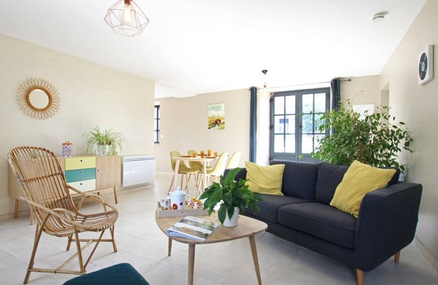 Single-story house with private garden, near Granville