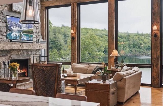Situated onto the peaceful shores of Trading Bay located on Lake of Bays